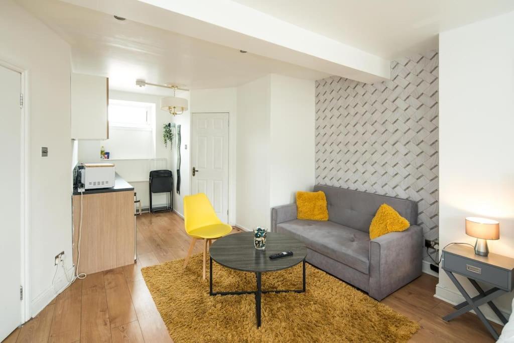 Spacious Studio For Up To 4! Sofa Bed London Exterior photo