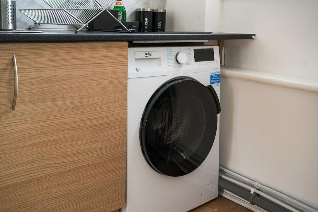 Spacious Studio For Up To 4! Sofa Bed London Exterior photo