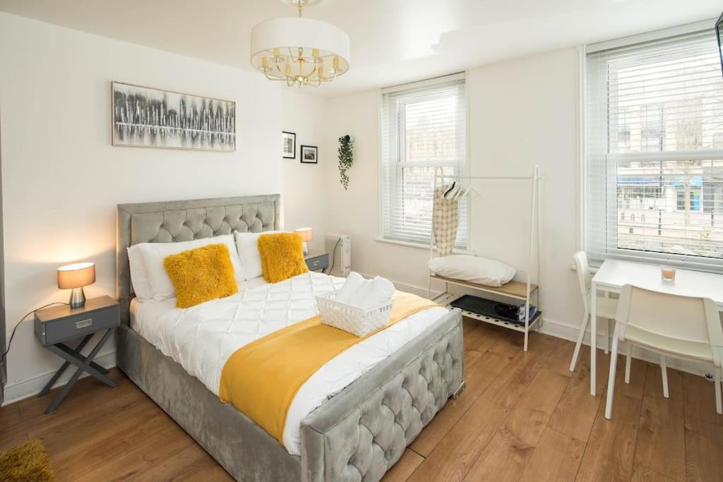 Spacious Studio For Up To 4! Sofa Bed London Exterior photo