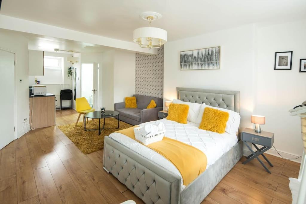 Spacious Studio For Up To 4! Sofa Bed London Exterior photo